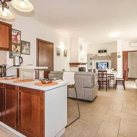 Villa Comfortable And Spacious - *