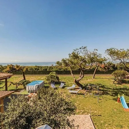 Villa Comfortable And Spacious - Baia Domizia